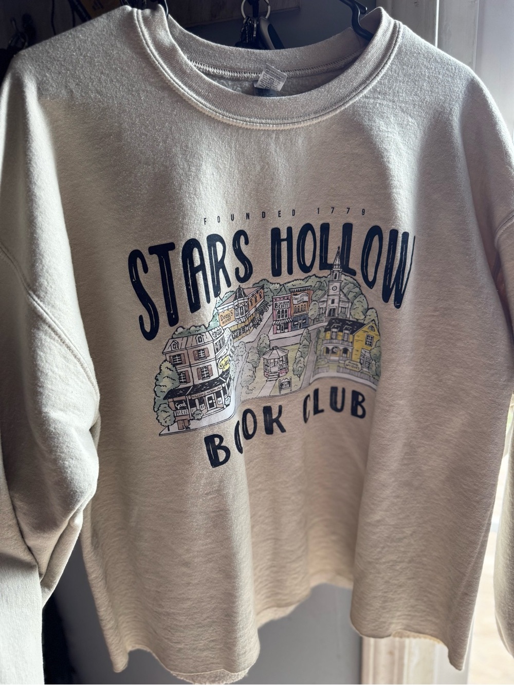 Gildan Cream Crewneck Sweatshirt with Stars Hollow Graphic